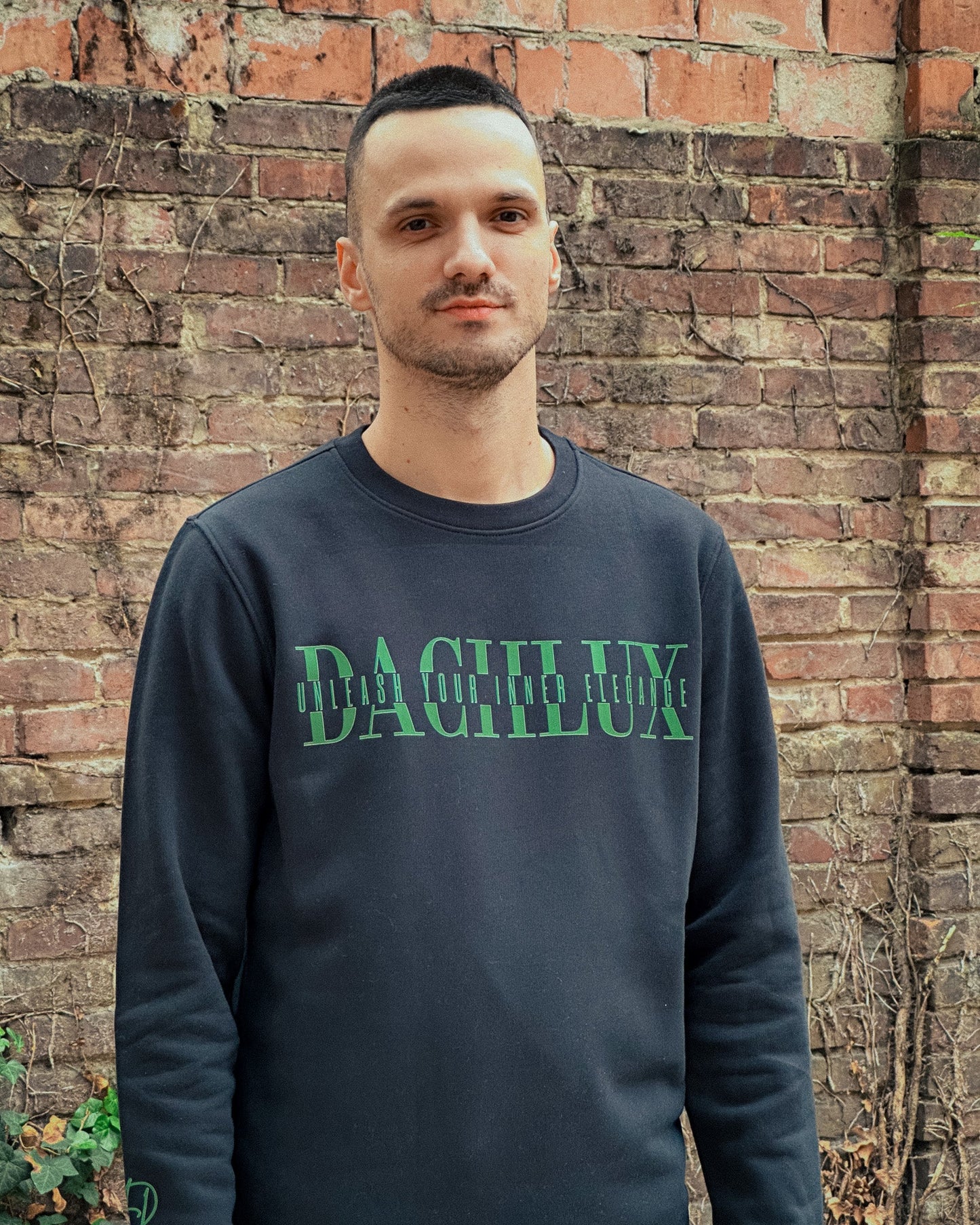 DACHLUX - UNLEASH BLACK SWEATSHIRT - DACHLUX