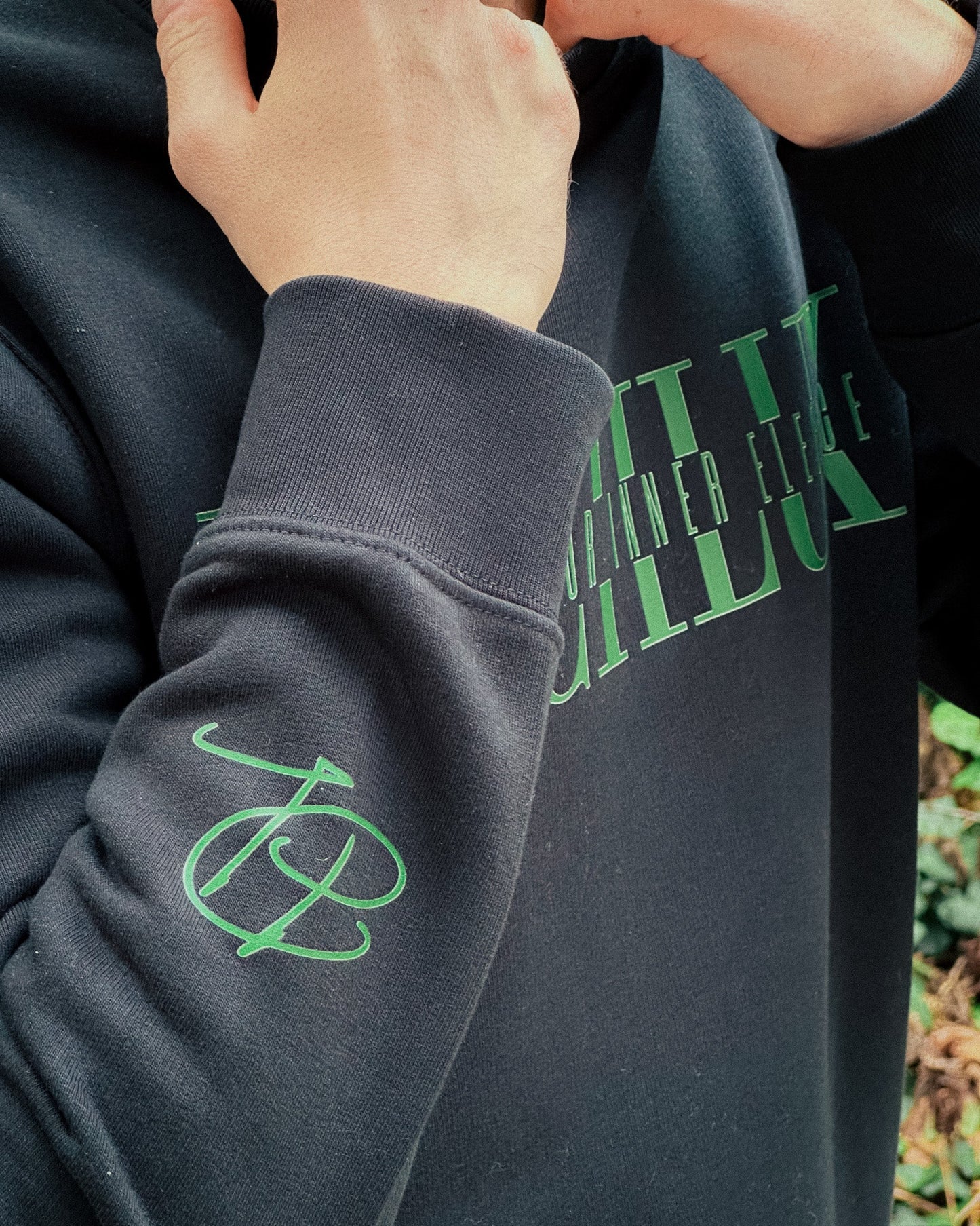 DACHLUX - UNLEASH BLACK SWEATSHIRT - DACHLUX