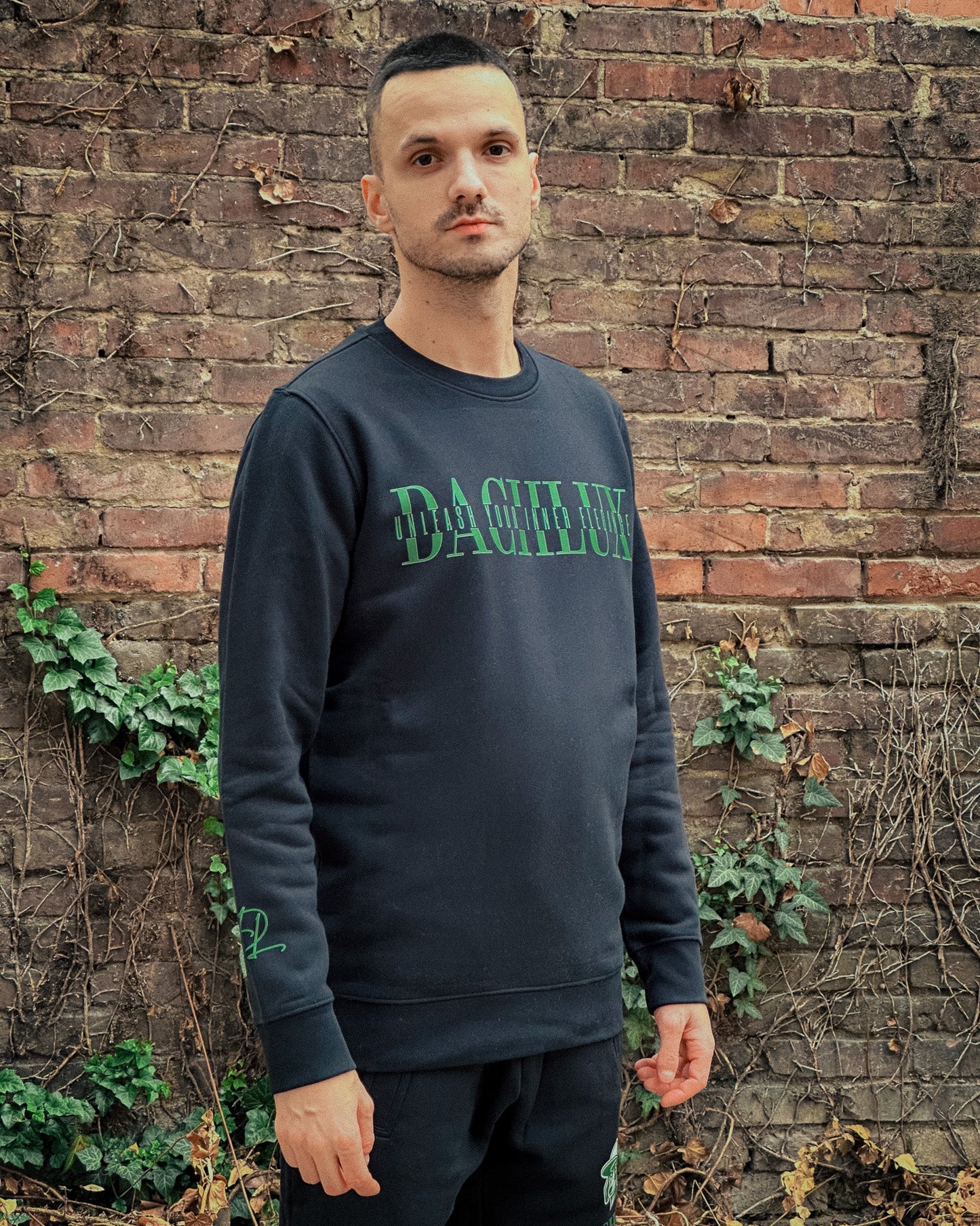 DACHLUX - UNLEASH BLACK SWEATSHIRT - DACHLUX